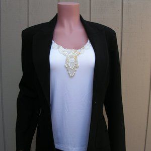 NWT Chico's size 1, white sleeveless tank w/hand sewn front applique, size Med